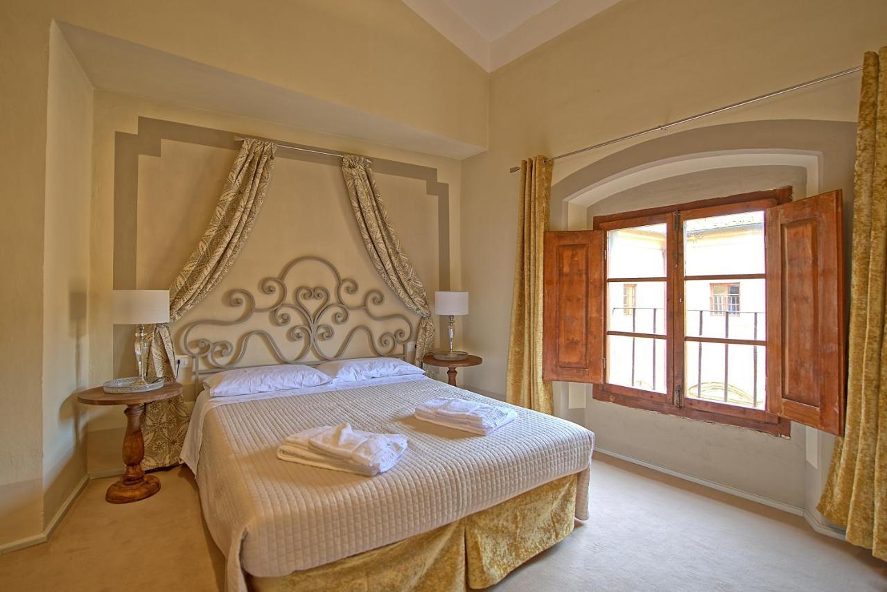 Villa Castello Di Montegufoni By Posarellivillas