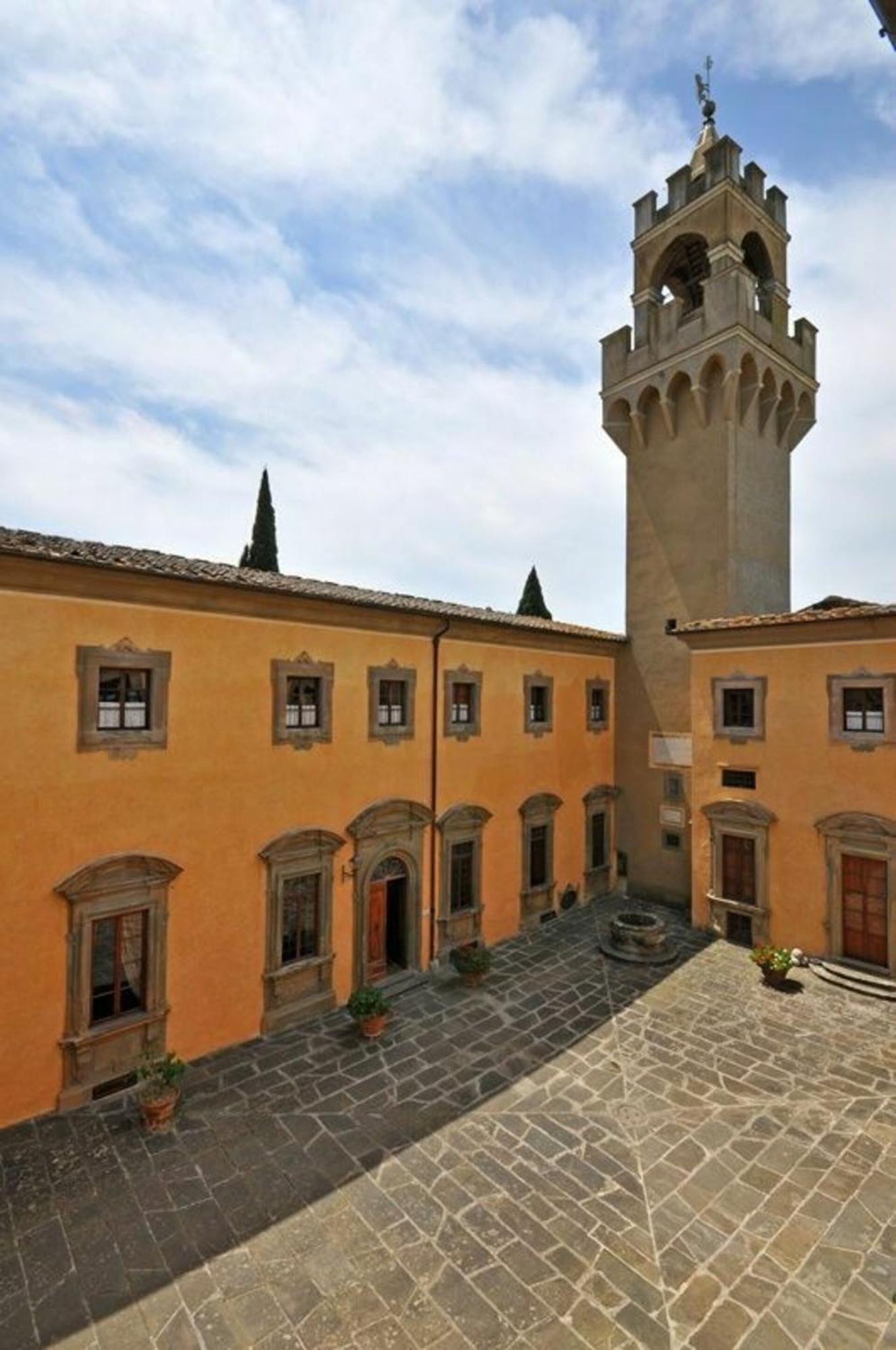 Villa Castello Di Montegufoni By Posarellivillas
