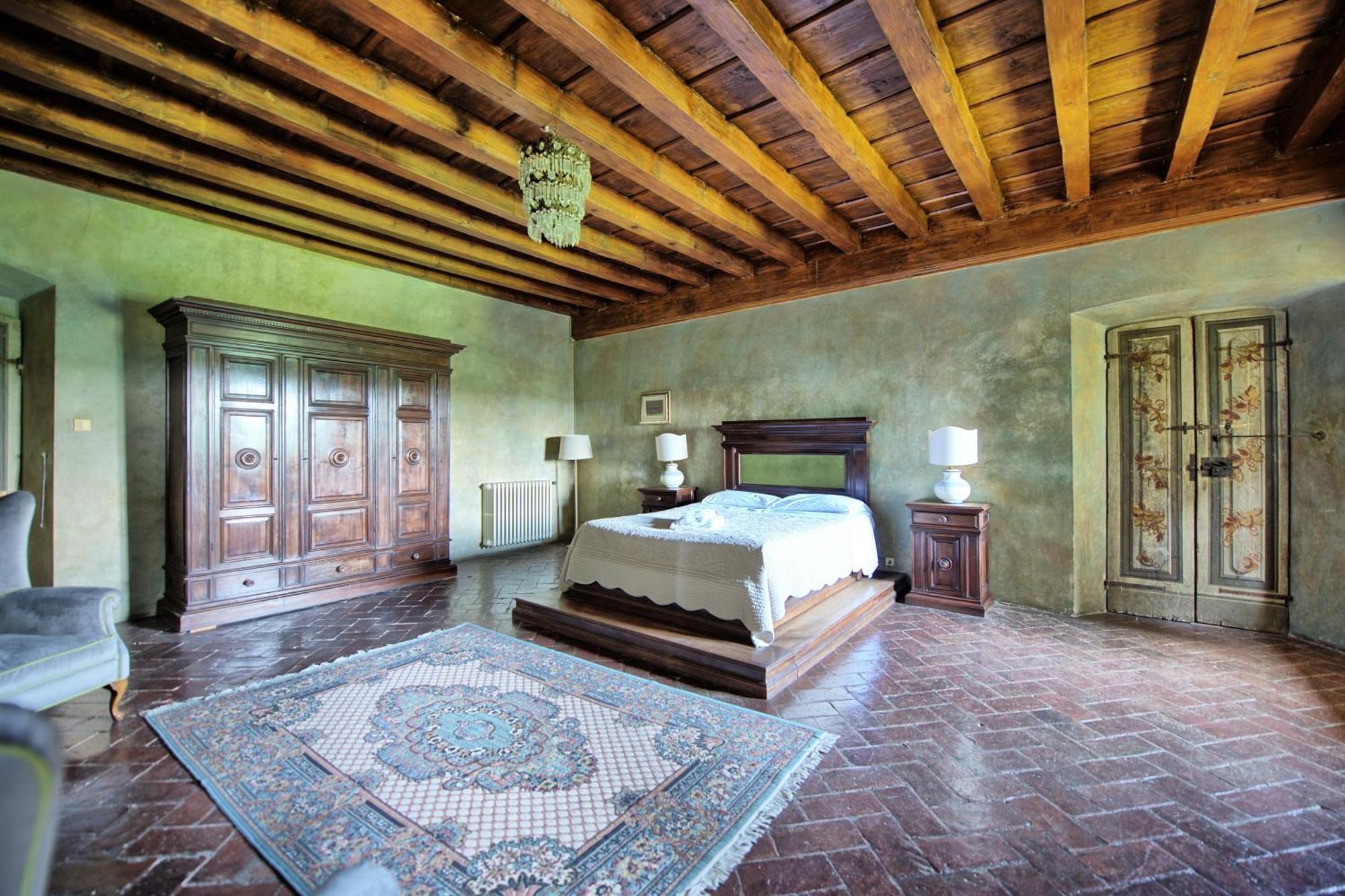 Villa Castello Di Montegufoni By Posarellivillas